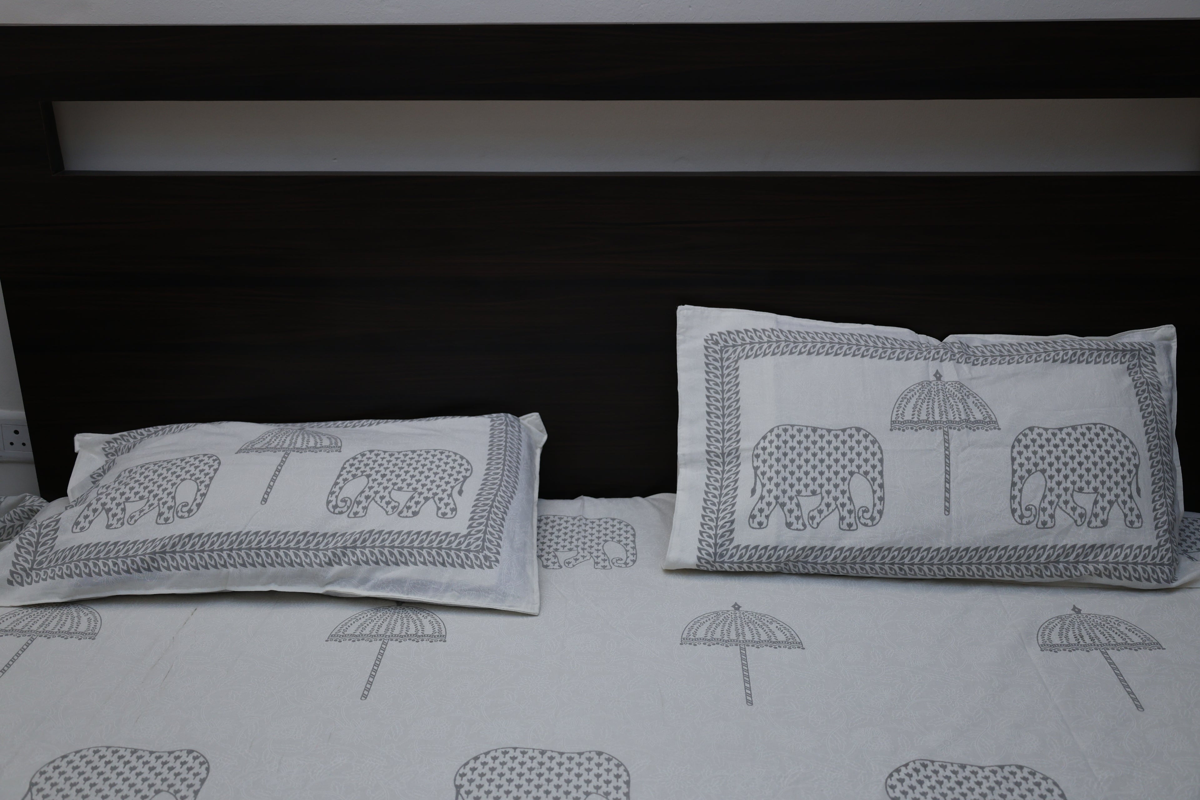 Grey Elephant & Umbrella Print Cotton Bedsheet with Pillow Covers – Double Bed Sheet