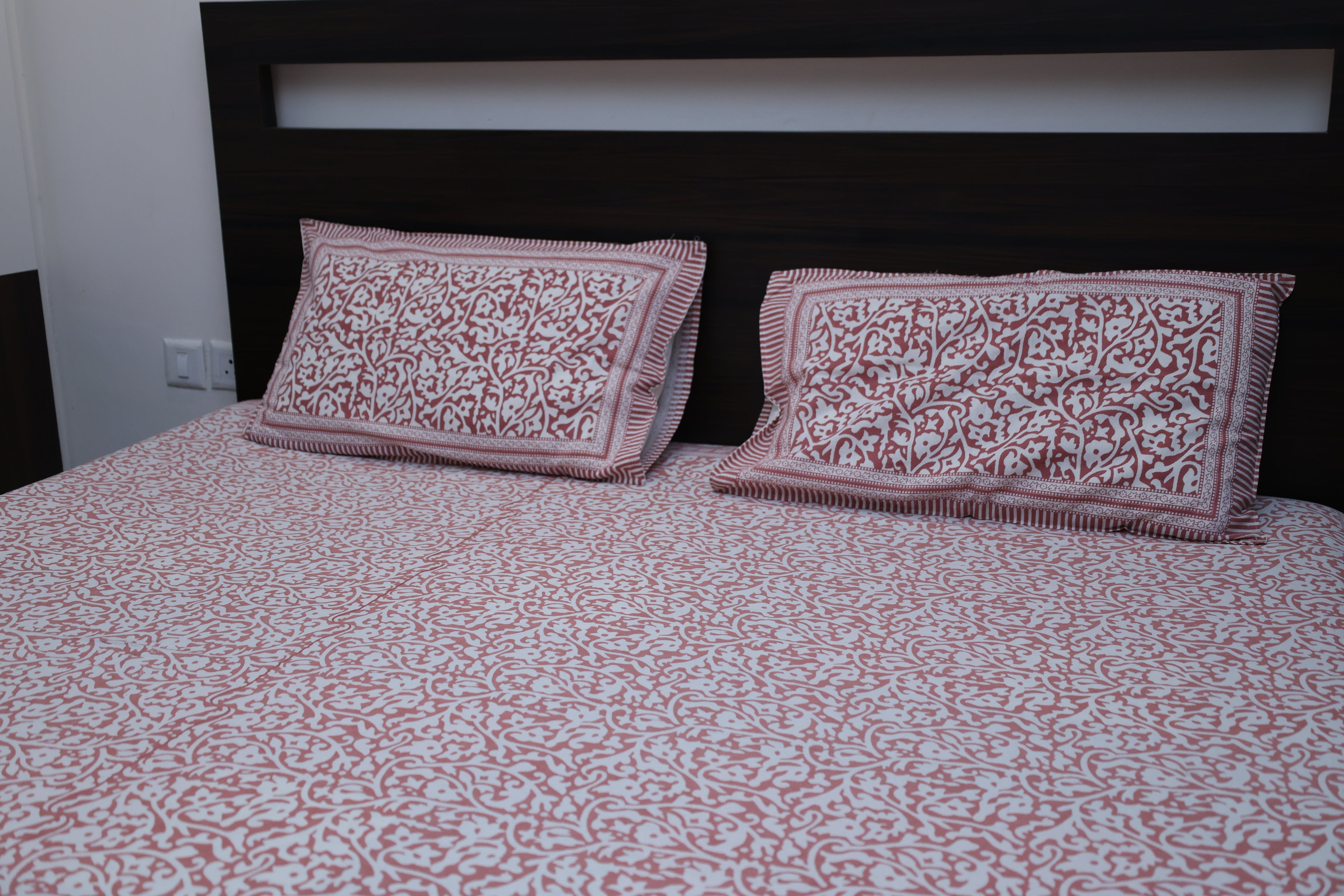 Soft Pink Floral Print Cotton Bedsheet with Pillow Covers – Double Bed Sheet