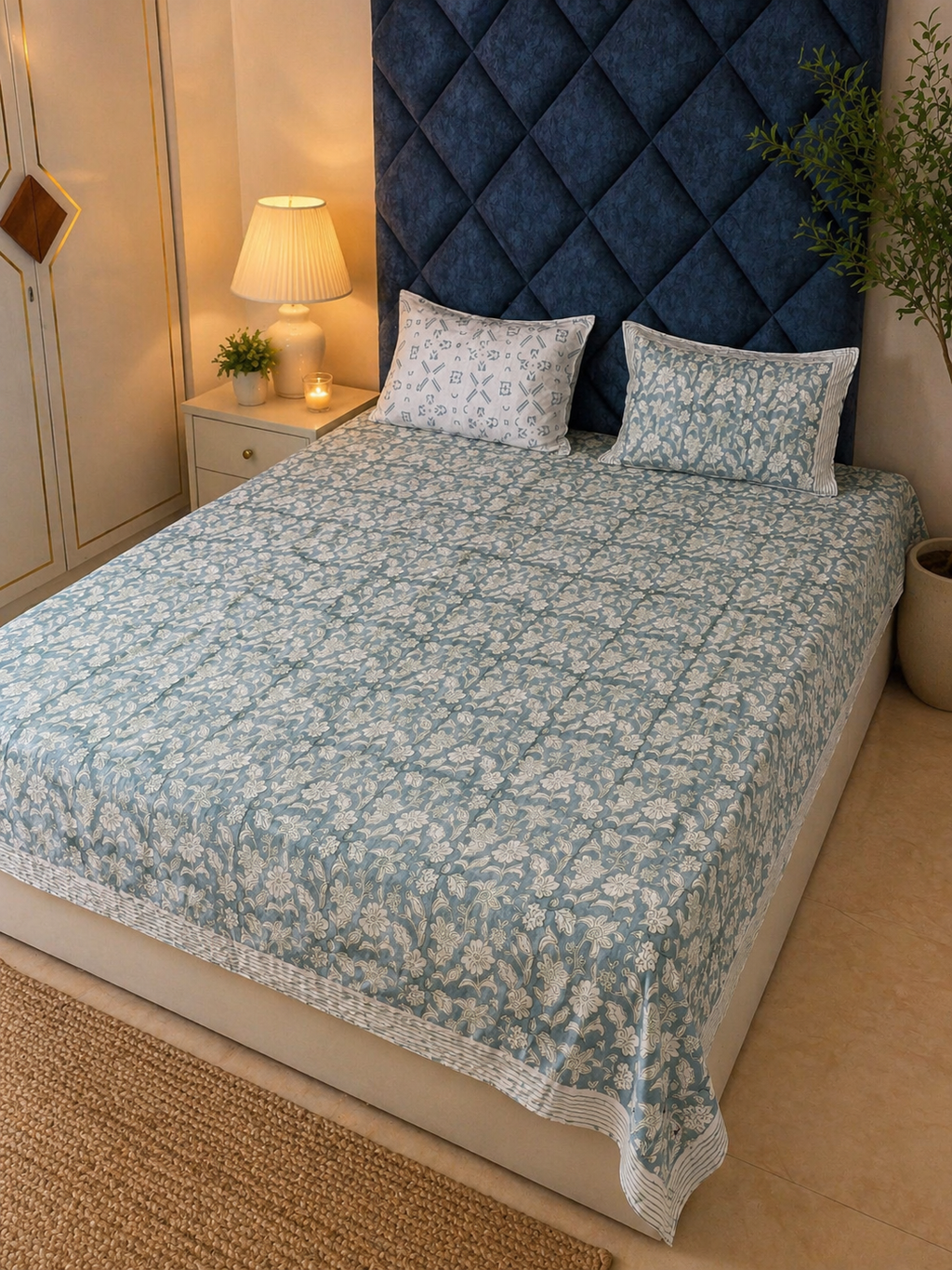 Neel Bagiya Handblock print cotton bedsheet with pillow covers - Queen/king size