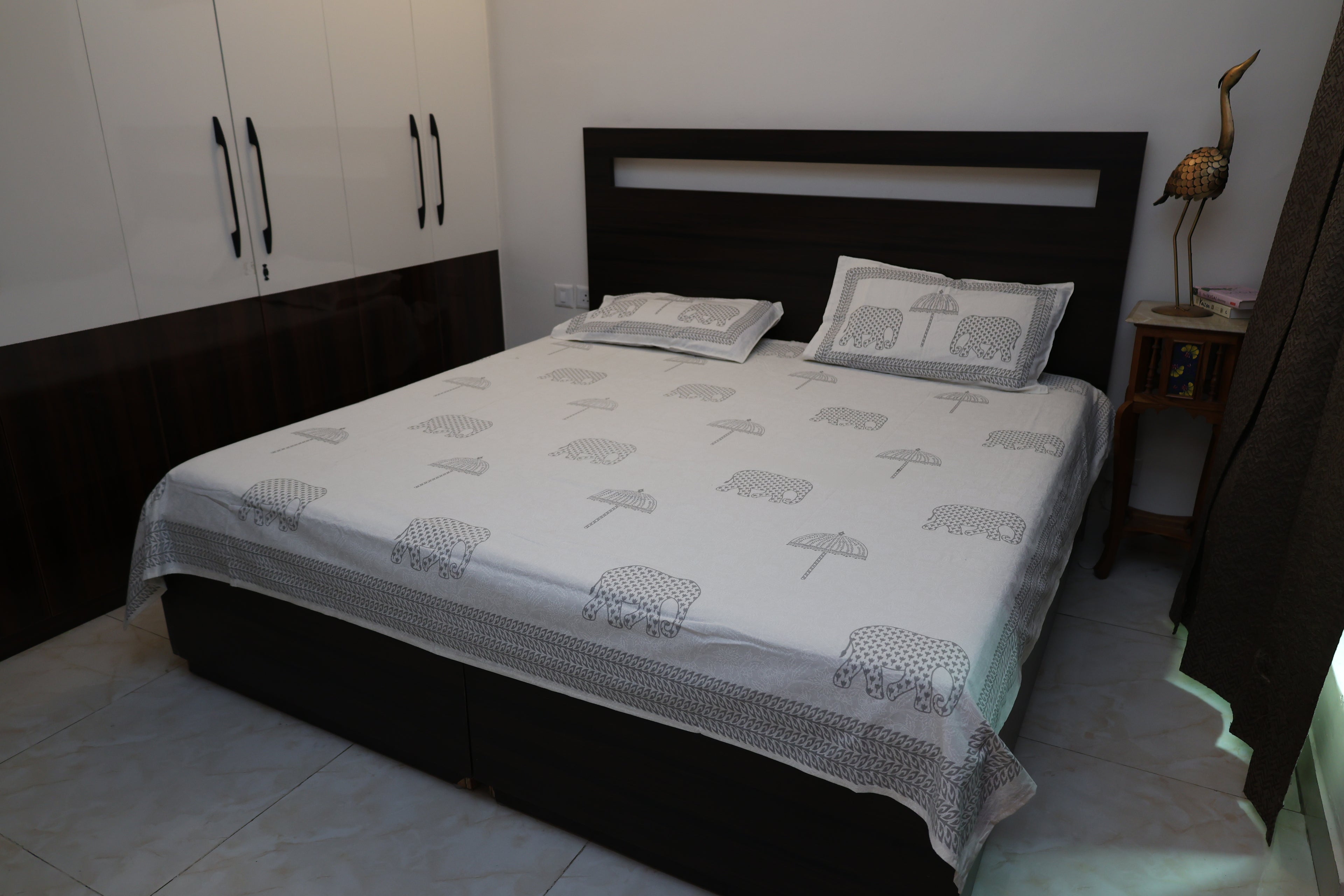 Grey Elephant & Umbrella Print Cotton Bedsheet with Pillow Covers – Double Bed Sheet